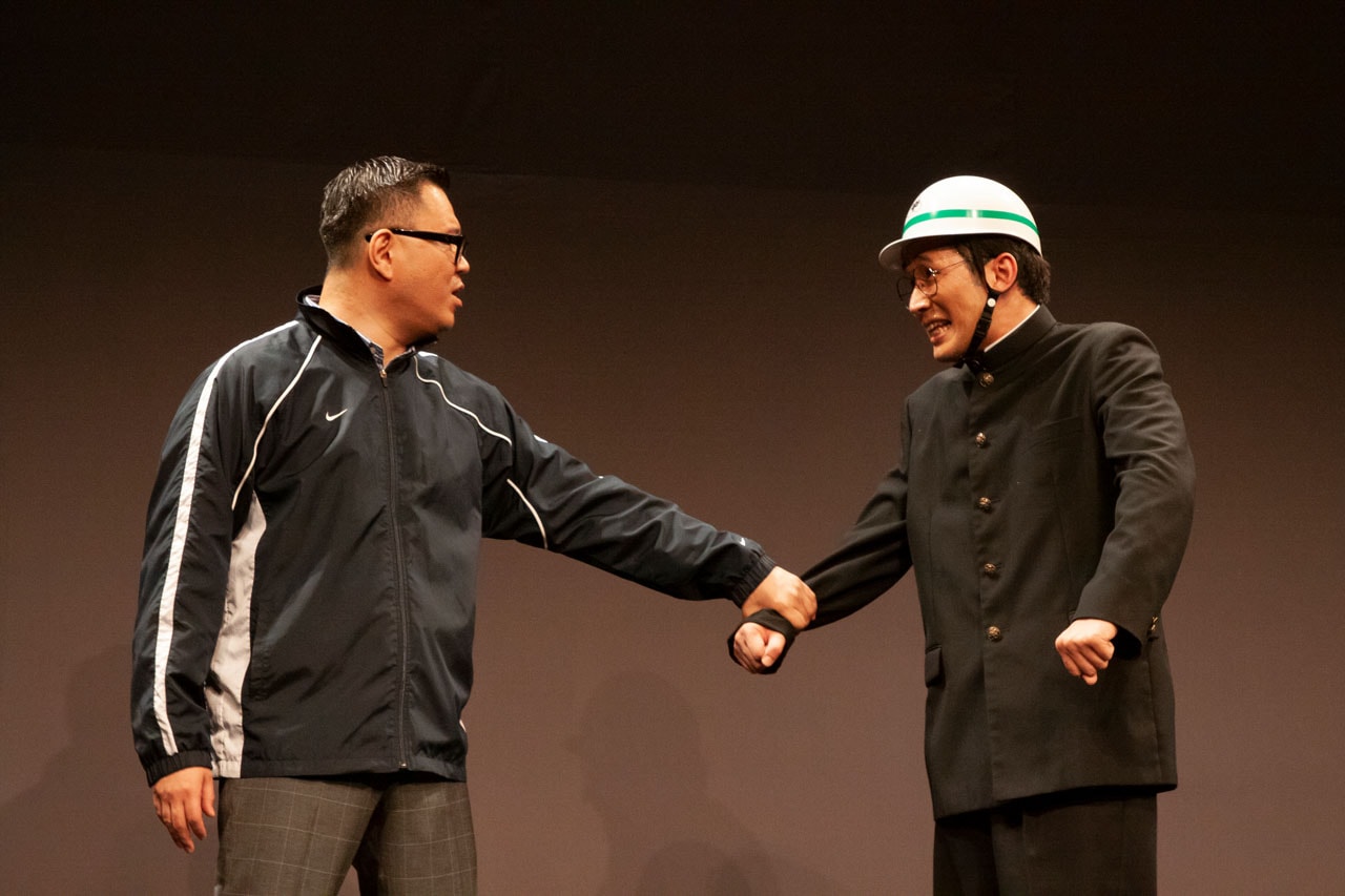 培ったコント力見せるシソンヌライブ「huit」開幕、来年はライブビューイングも