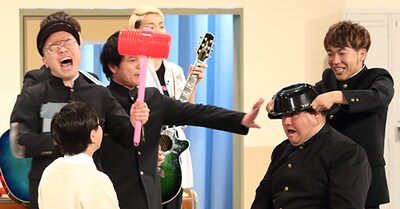 「名門！モウカリマッカー学園～西梅田校新聞部～」より。