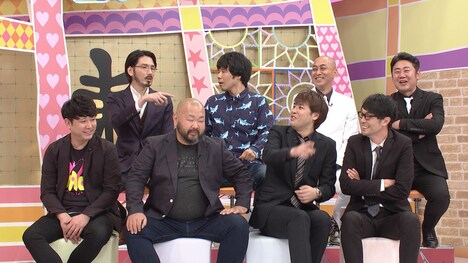 （前列左から）東京ダイナマイト、スパローズ、（後列左から）馬鹿よ貴方は、錦鯉。(c)中京テレビ