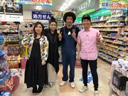 左から海原やすよ ともこ、トータルテンボス。