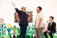 （左から）野性爆弾、たむらけんじ、岸博幸。(c)関西テレビ