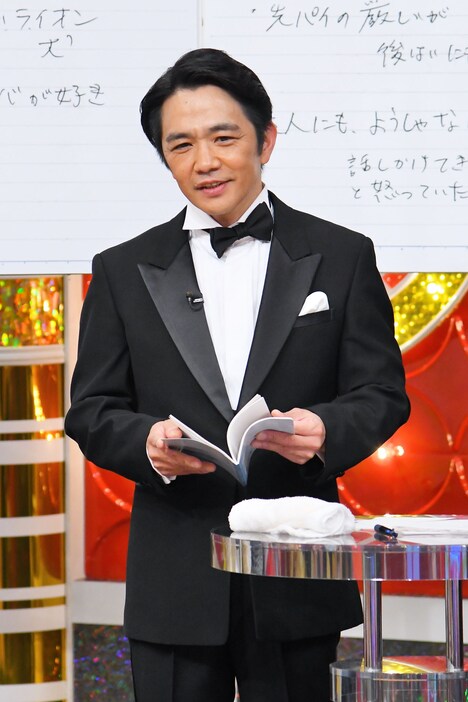 さんまメモを紹介する中川家・剛。(c)MBS