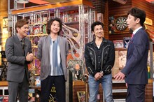 左からヒロミ、藤原竜也、武田真治、フットボールアワー後藤。(c)日本テレビ