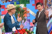 左から所ジョージ、奥田瑛二。(c)日本テレビ