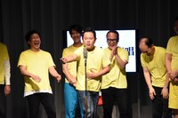 ダイアン津田による「すーすすー斉唱」の様子。