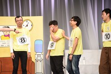 おいでやす小田に足を踏まれ、泣き真似するダイアン・ユースケ（左から2人目）。