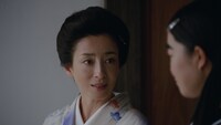 新CM「こころの茶屋 太眉」編のワンシーン。