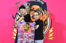 左から小籔千豊、新垣隆。