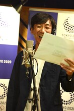 公開アフレコに臨む東京03飯塚。