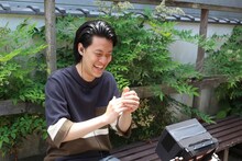 「冒険発掘バラエティ 霜降り明星のあてみなげ」ロケ中の様子。(c)静岡朝日テレビ