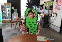 「冒険発掘バラエティ 霜降り明星のあてみなげ」ロケ中の様子。(c)静岡朝日テレビ