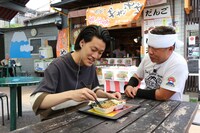 「冒険発掘バラエティ 霜降り明星のあてみなげ」ロケ中の様子。(c)静岡朝日テレビ