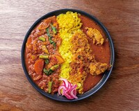 「全店ニューオープン＆新メニュー！スパイスカレー＆スパイス麺」に登場するスパイスカレー。