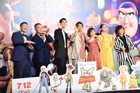 左からチョコレートプラネット、竜星涼、唐沢寿明、戸田恵子、新木優子、ダイアモンド☆ユカイ。
