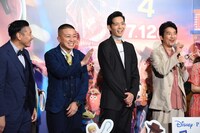 ラストの展開を言いたい唐沢寿明（右）。