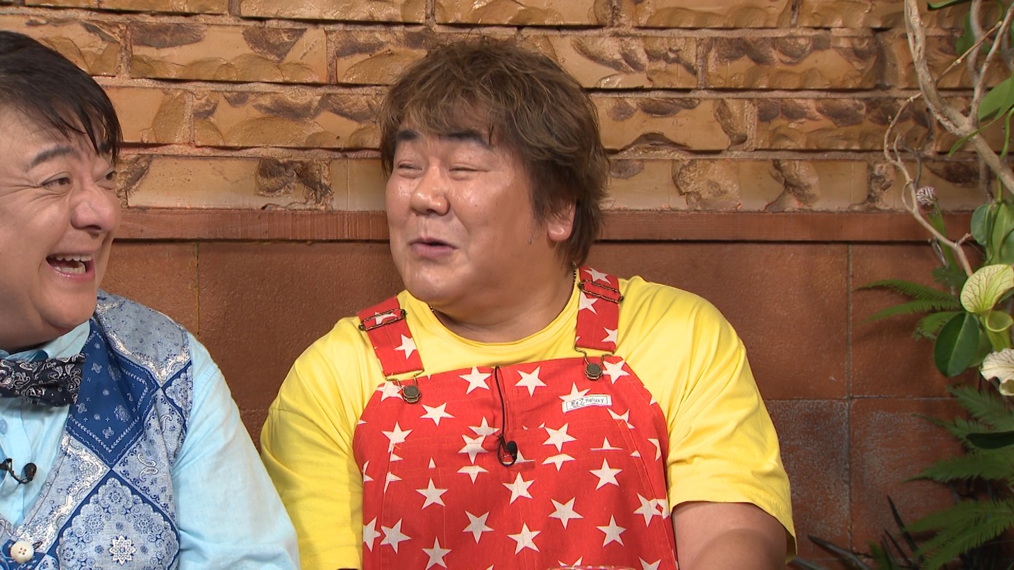 （左から）彦摩呂、石塚英彦。(c)フジテレビ