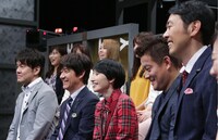 ネタを鑑賞するMC陣。