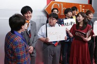 インタビューされるタイムマシーン3号。