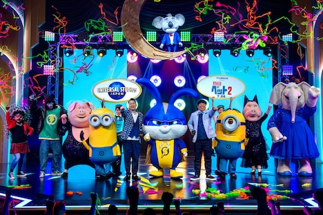 「ミニオンズ」や「SING」のキャラクターと共演を果たしたバナナマン。（画像提供：ユニバーサル・スタジオ・ジャパン）