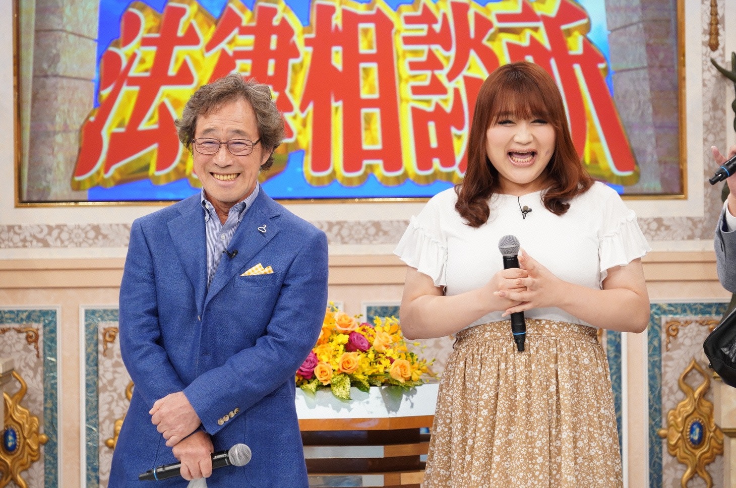 左から武田鉄矢、りんごちゃん。(c)日本テレビ