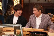 「27時間テレビ」キャプテンの村上信五（左）と総合司会のビートたけし（右）。(c)フジテレビ