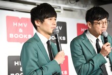 口うるさい桑原の言うことを無表情で聞くトット多田（左）。