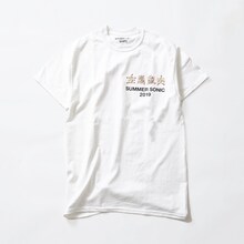 野性爆弾くっきーと「SUMMER SONIC 2019」のコラボTシャツ「左馬鼠肉」。
