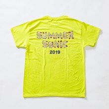野性爆弾くっきーと「SUMMER SONIC 2019」のコラボTシャツ「左馬鼠肉」。