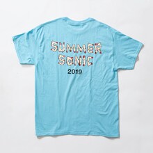 野性爆弾くっきーと「SUMMER SONIC 2019」のコラボTシャツ「左馬鼠肉」。