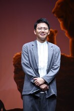 ティモン役のミキ亜生。