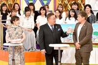 サンドウィッチマンと江藤愛アナ（左）。(c)TBS