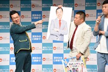 オール巨人のモノマネを披露するプラス・マイナス兼光（左）。