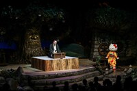 「ハローキティ一代記」を披露する神田松之丞。