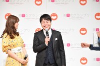 左から渋谷凪咲、NON STYLE井上。