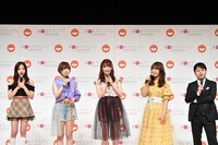 左から村瀬紗英、太田夢莉、吉田朱里、渋谷凪咲、NON STYLE井上。