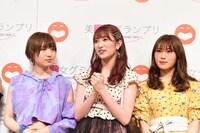 左から太田夢莉、吉田朱里、渋谷凪咲。