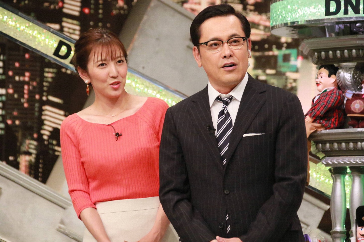 （左から）小澤陽子アナ、アリタ哲平。(c)フジテレビ