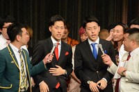 決勝進出が決定した瞬間の吉田たち。