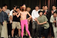 エンディングより。ピンクパンサーになりきるGAG坂本。