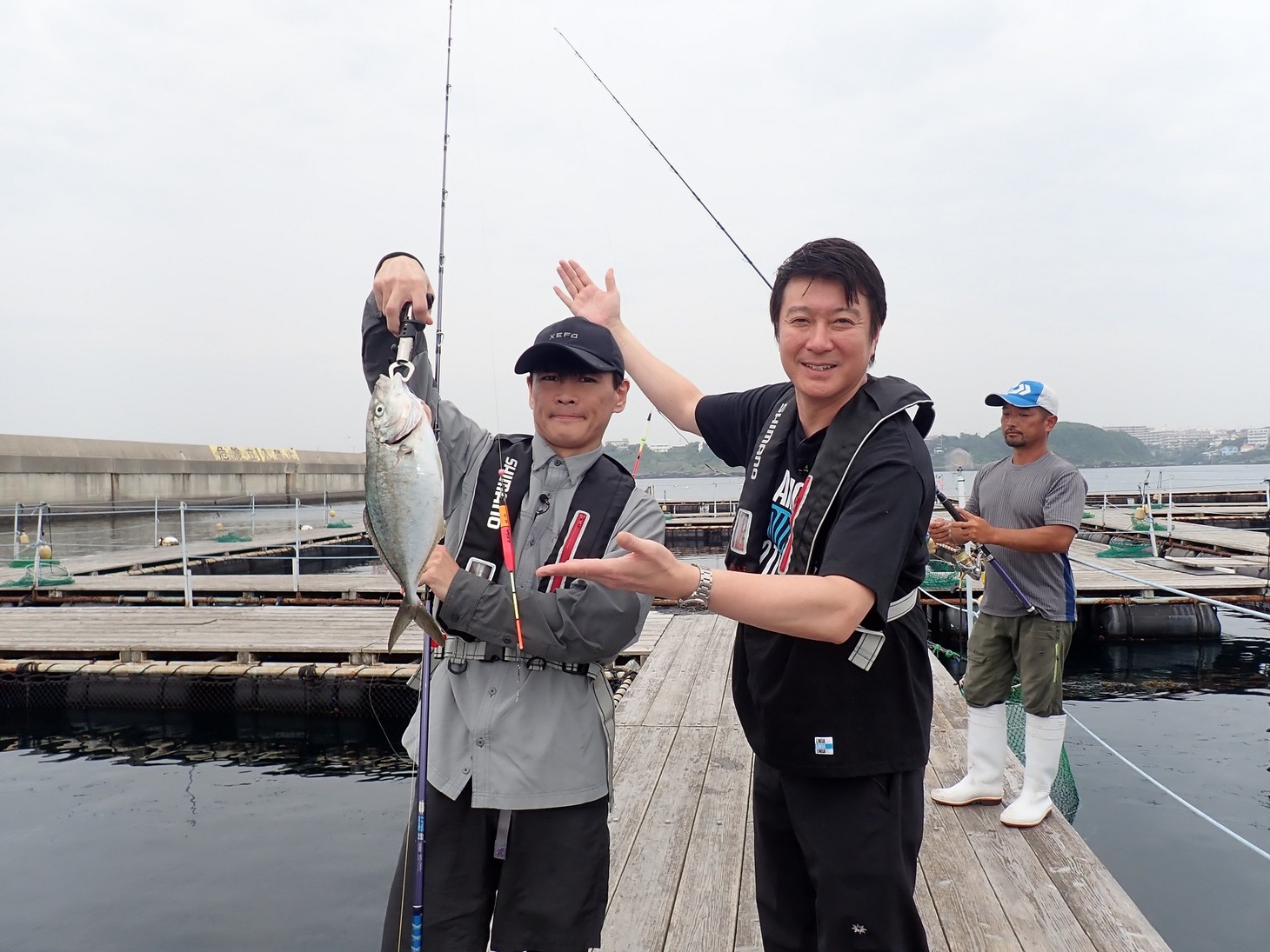 左から山口一郎、加藤浩次。(c)日本テレビ