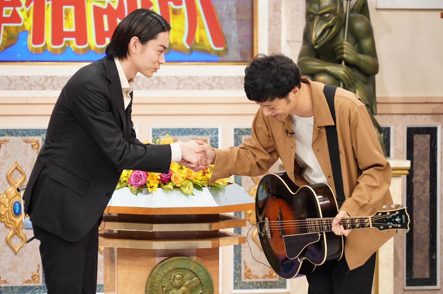 左から菅田将暉、奇妙礼太郎 (c)日本テレビ