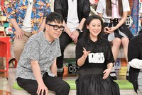 左から藤井隆、友近。(c)読売テレビ