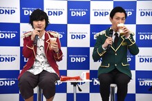 寺島惇太（左）とハライチ岩井（右）。