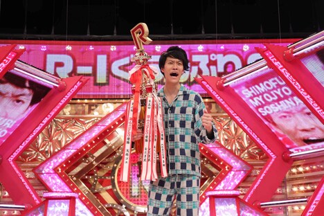 「R-1ぐらんぷり2019」で優勝した粗品。(c)関西テレビ