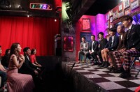 ゲストのファーストサマーウイカ（左端）ら。(c)ABC