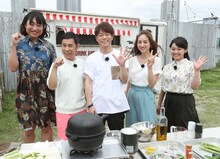 「おかべろ」のBBQスペシャルに出演する（左から）南海キャンディーズしずちゃん、ナインティナイン岡村、陣内智則、堀田茜、谷元星奈アナ。(c)関西テレビ