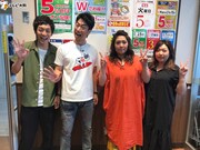 左からとろサーモン村田、テンダラー浜本、海原やすよ ともこ。