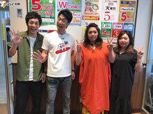 左からとろサーモン村田、テンダラー浜本、海原やすよ ともこ。