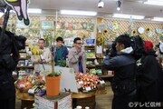 「天狗屋養蜂店 軽井沢」でのロケの様子。(c)テレビ信州