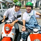 出川哲朗が反町隆史と電動バイク旅、砂浜でビーチボーイズ風に記念撮影